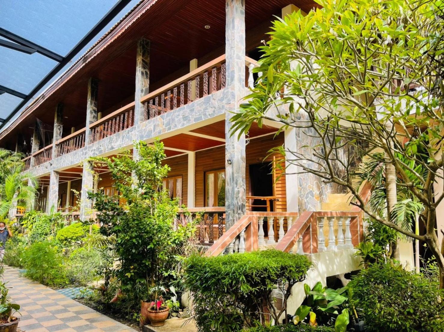 Family House Resort, Hatrin Kültér fotó